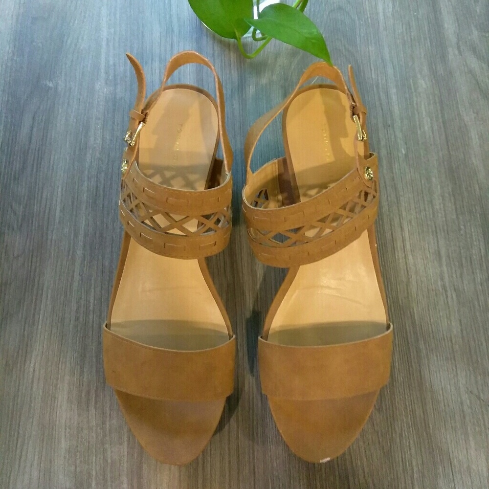 Women's Tommy Hilfiger Tan Wedges SZ 8.5